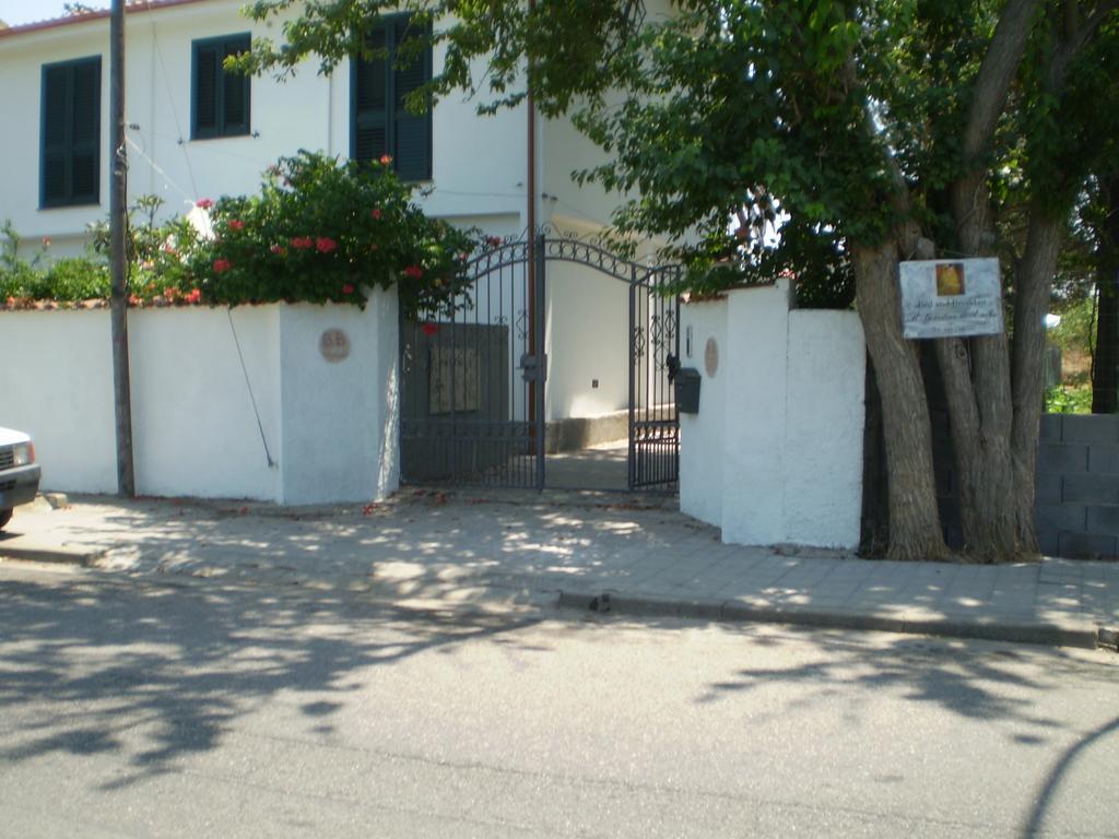 Il Giardino Di Emilio Bed & Breakfast Marrùbiu Cameră foto